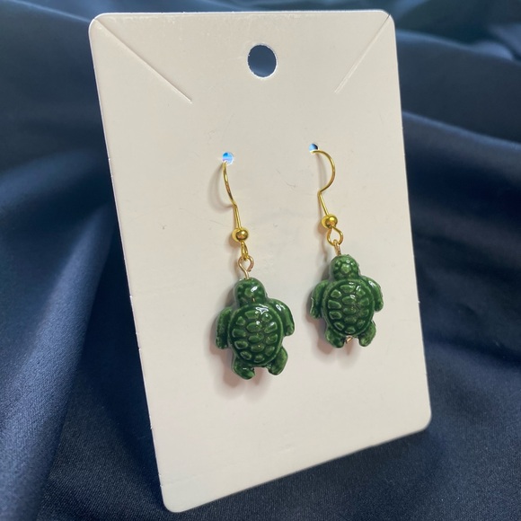 Blue Willow Boutique Earrings - Picture 1 of 4